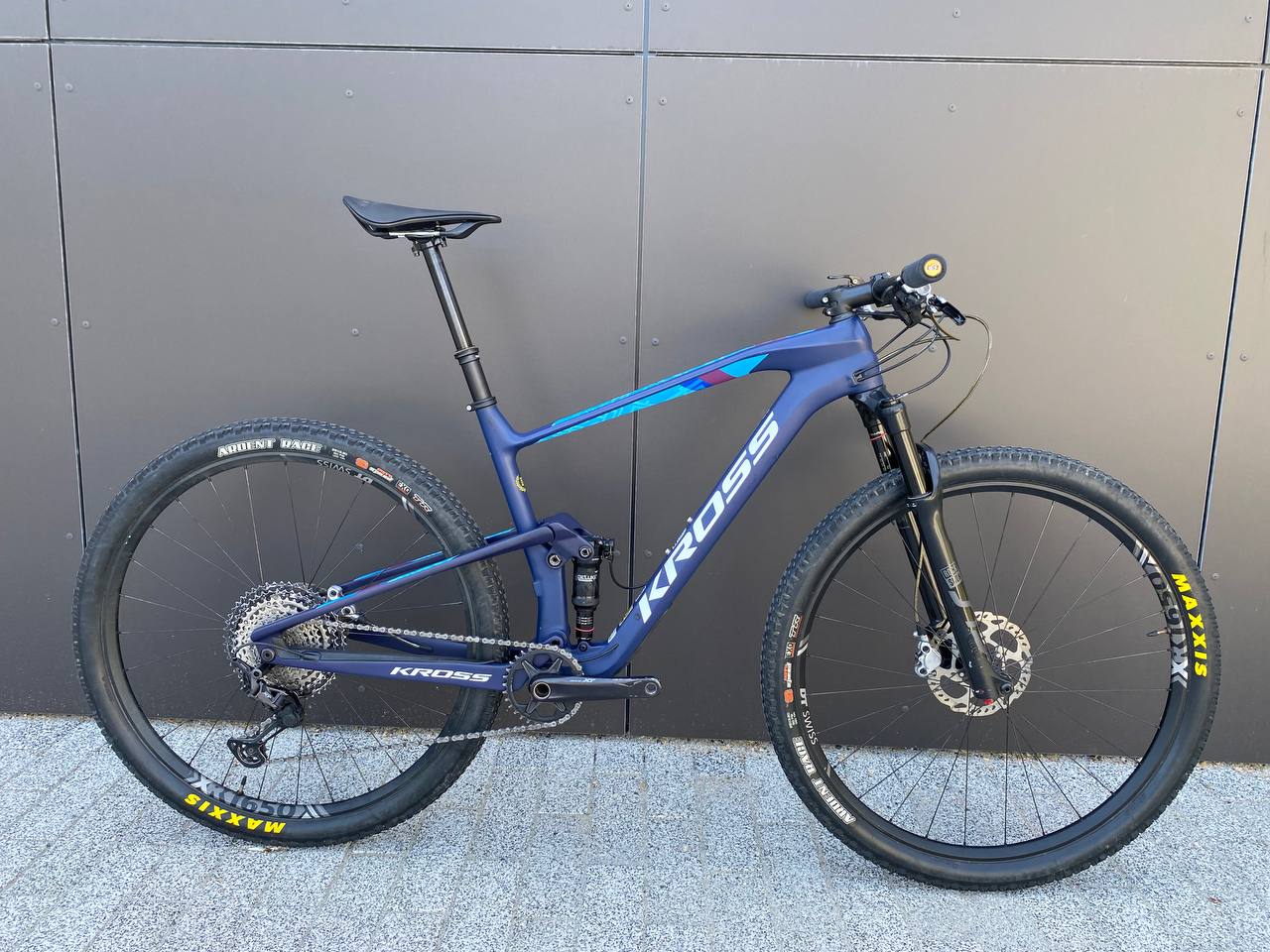 Kross Earth Tokyo Carbon